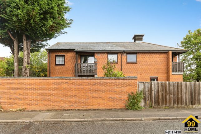 31, Britten Grove, Milton Keynes photo 4