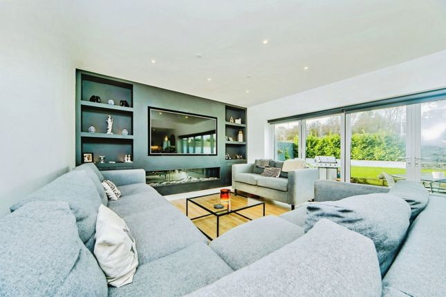 8, Laurel Court, Bridgend photo 4