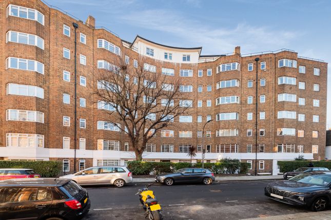 Flat to rent in Barons Court Road, London