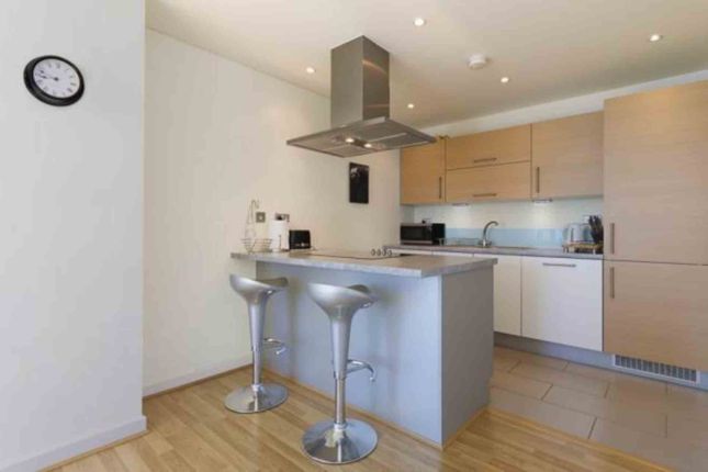 Flat to rent in High Street, Stratford