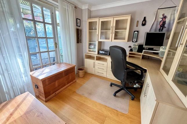 Lancaster Drive, Camberley photo 4