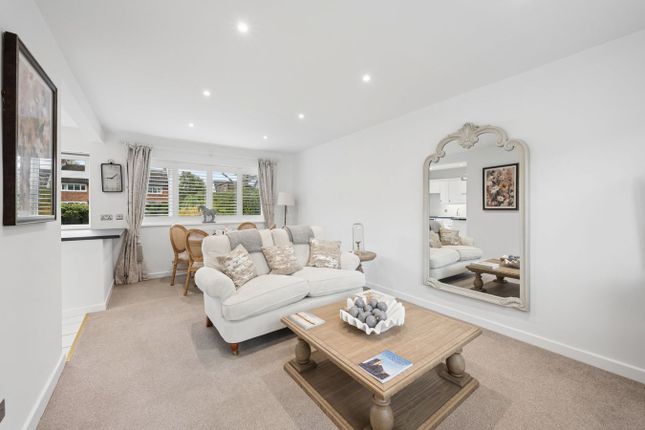 14 Draxford Court, Parkway, Wilmslow photo 4