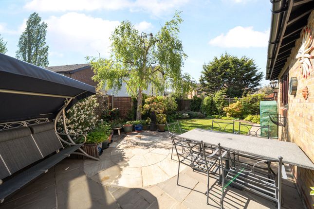 6, Streeters Close, Surrey photo 4