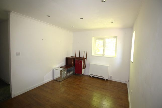 85, Givendale Drive, Manchester photo 3
