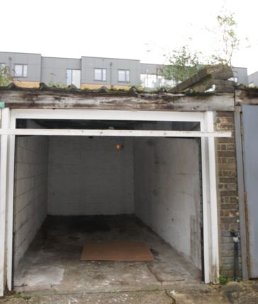Parking/garage for sale in Balham Park Road, London