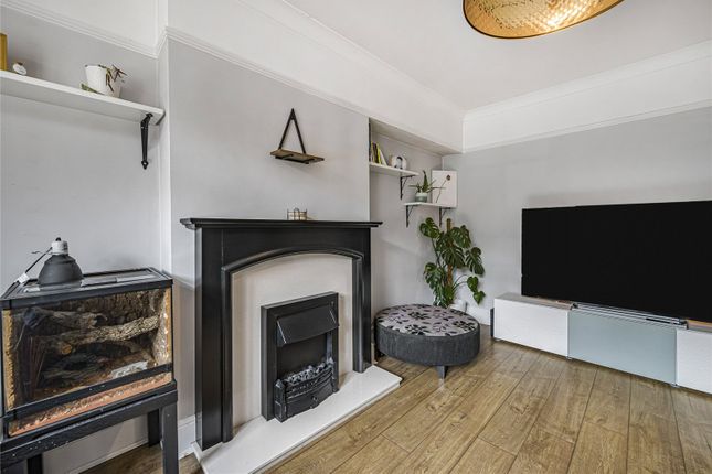 35, Crayford Way, Dartford photo 4