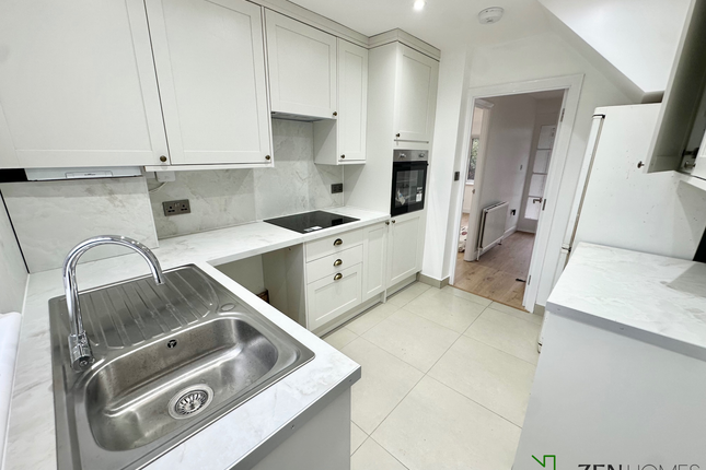 24 Crooked Mile, Waltham Abbey photo 5