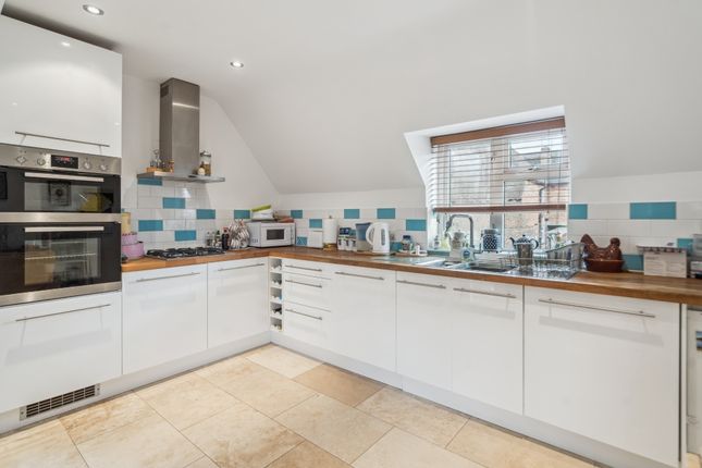 2, Hillside Close, Gerrards Cross photo 5