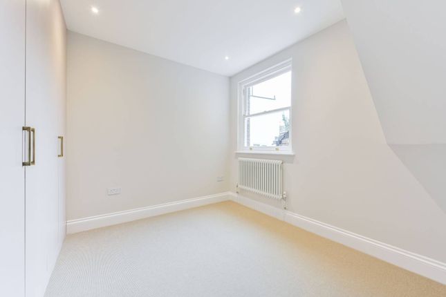 Flat for sale in Fernlea Road, Balham