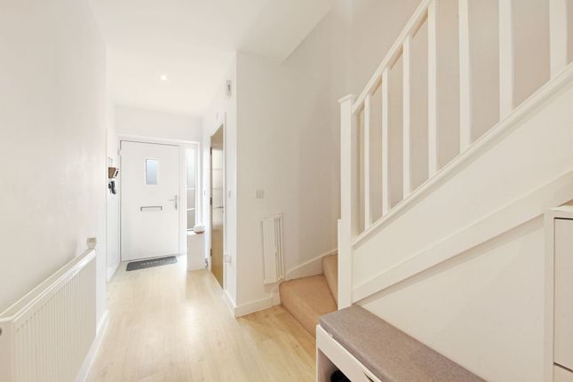 10 Garratt Close, Thornton Heath photo 4