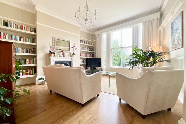 Flat 2, 1 Royal Crescent, Scarborough photo 2