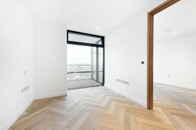 Flat to rent in Principal Tower, Shoreditch