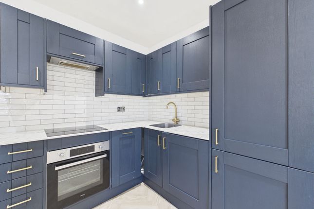 2-bed flat on Flat 4, 7 Dyke Road, Brighton, Brighton, £1,700/mo