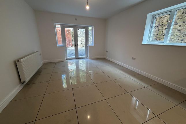 12, Park Avenue, Manchester photo 3
