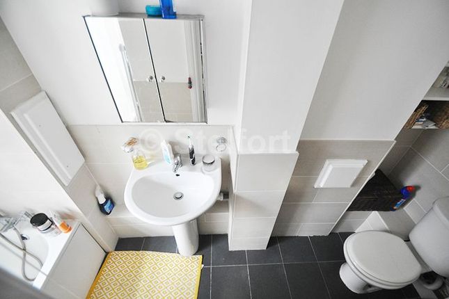 Flat 2, 378 Hornsey Road, London photo 4