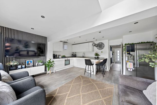 10 Somerset Way, Warrington photo 3