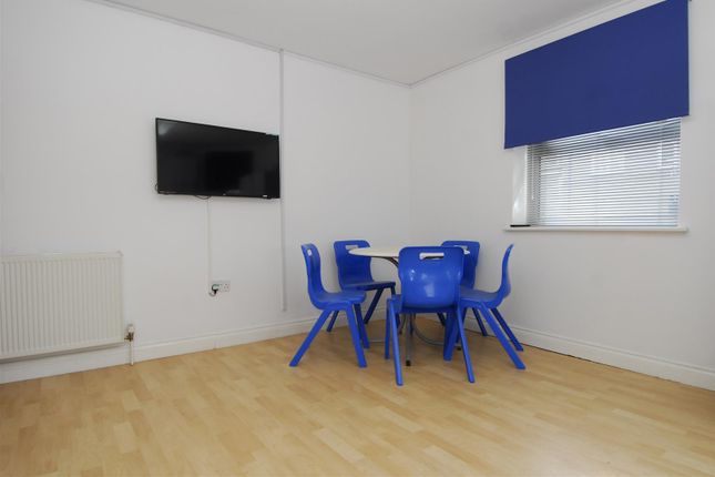 Flat to rent in Hastings Street, Plymouth
