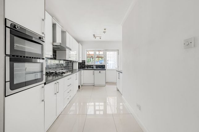 764, Hanworth Road, Hounslow photo 3