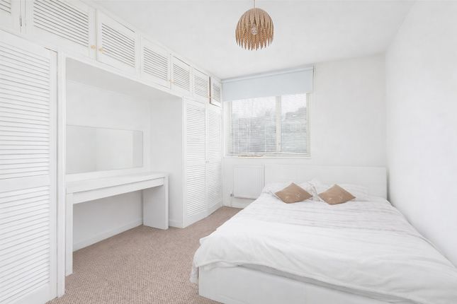 37, Truslove Road, London photo 4