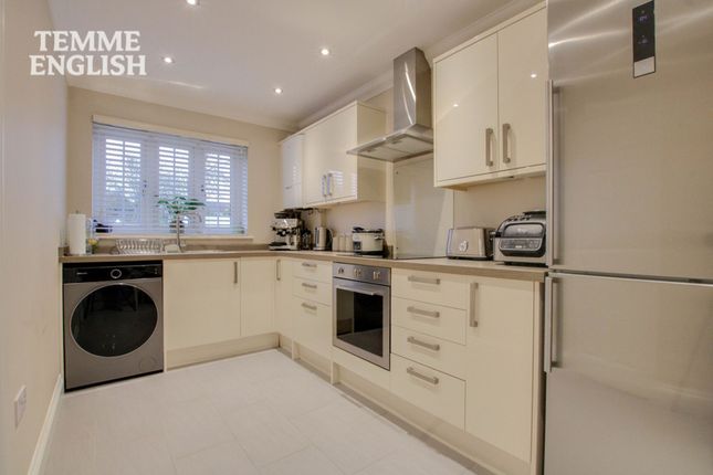 2 Elverston Side, Basildon photo 2