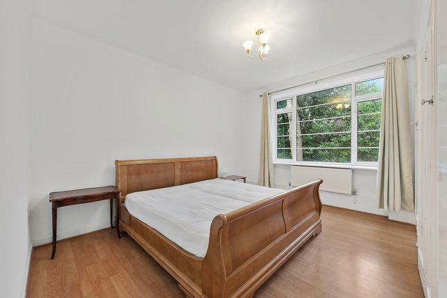 Flat 3 Chivelston, 78 Wimbledon Park Side, London photo 5