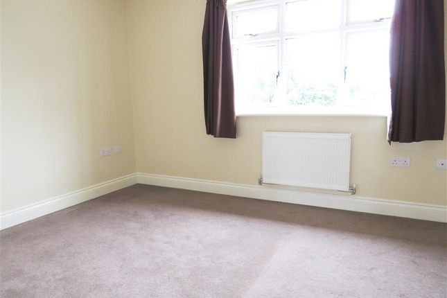 Terraced house to rent in Broom Close, Castle Bromwich, Birmingham
