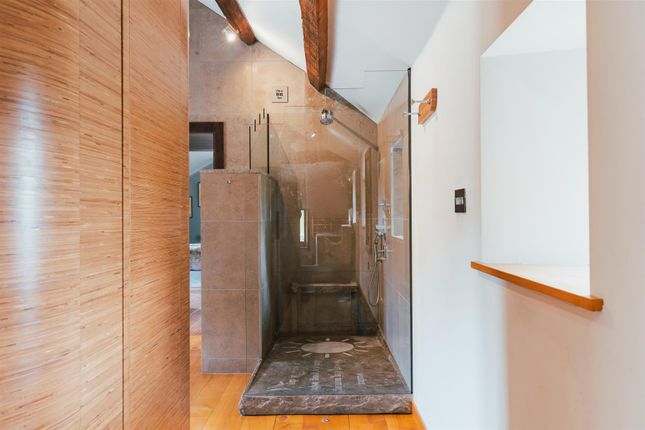 Master En-Suite Bathroom