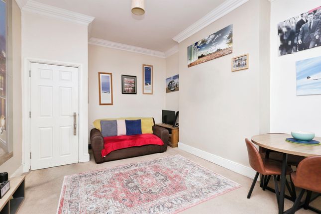 Flat 5, 8, Queens Gardens, Eastbourne photo 3