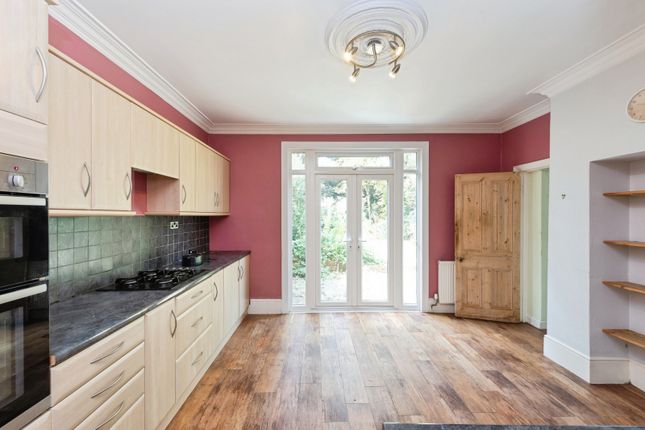 16, Lynwood Drive, Worcester Park photo 4