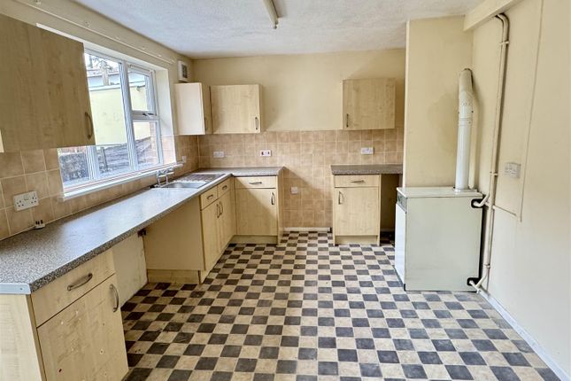 8, Mountbatten Road, Penwithick photo 3