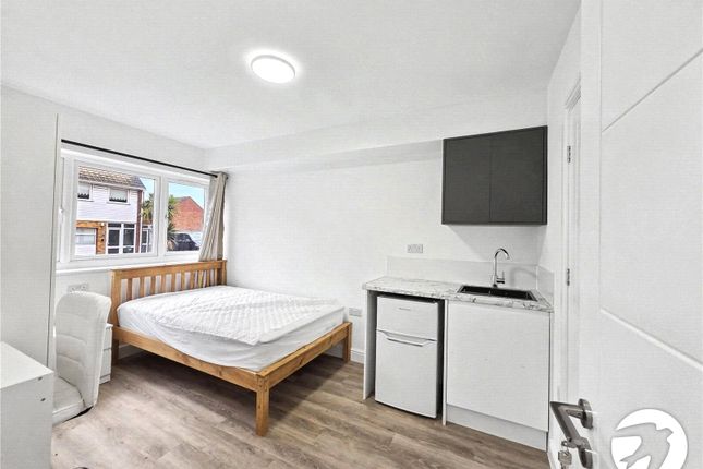 Flat 6, 9, Waid Close, Kent photo 3