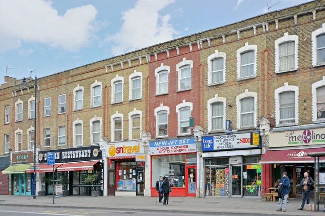 Flat to rent in Stoke Newington Road, London