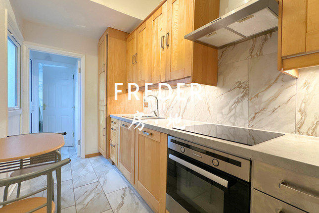 14 Cowper Avenue, Sutton photo 3
