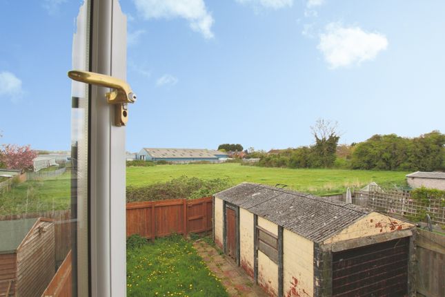 26, Churchill Avenue, Hull photo 4