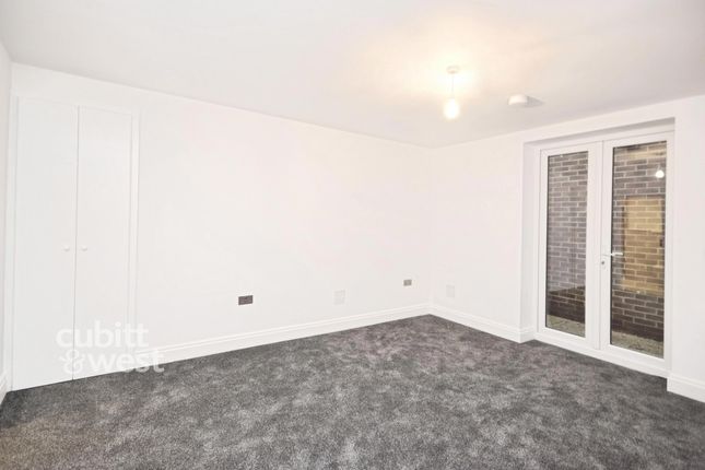2, 11, Hartley Old Road, Purley photo 5