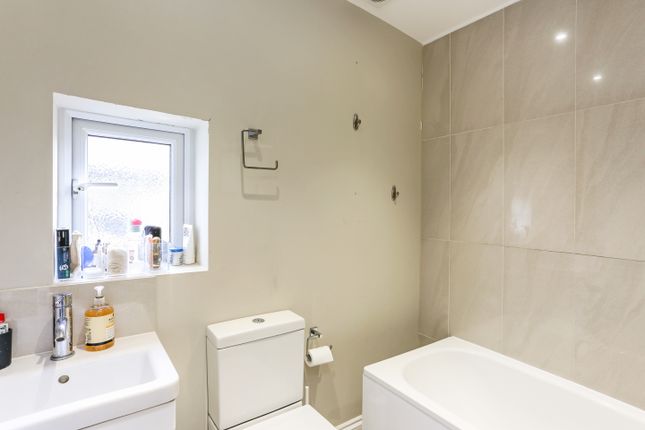19, Brathway Road, London photo 4