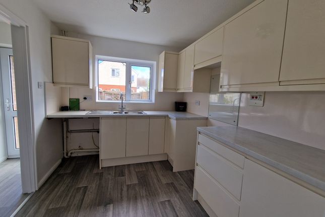10 Clifton Close, Yeovil photo 2