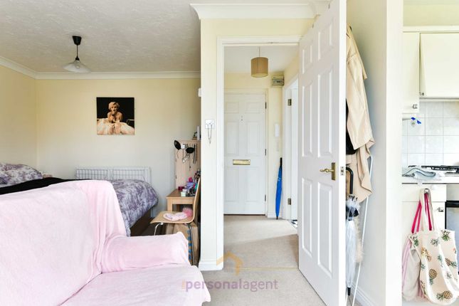 54 Farriers Road, Epsom, Epsom photo 5