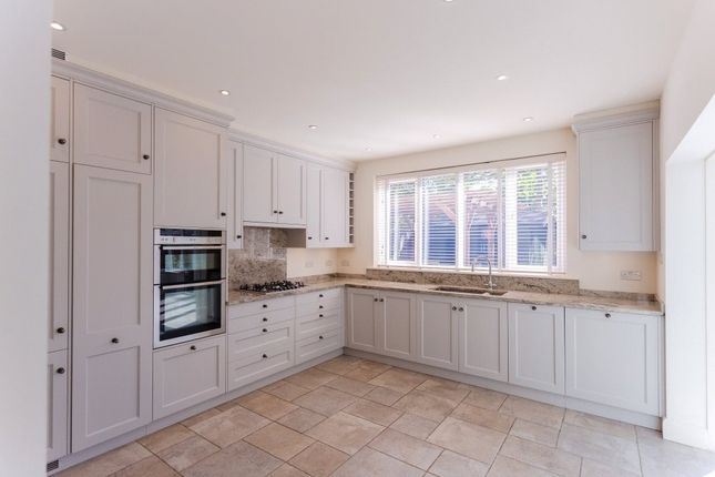 Detached house to rent in Ethorpe Close, Gerrards Cross, Buckinghamshire