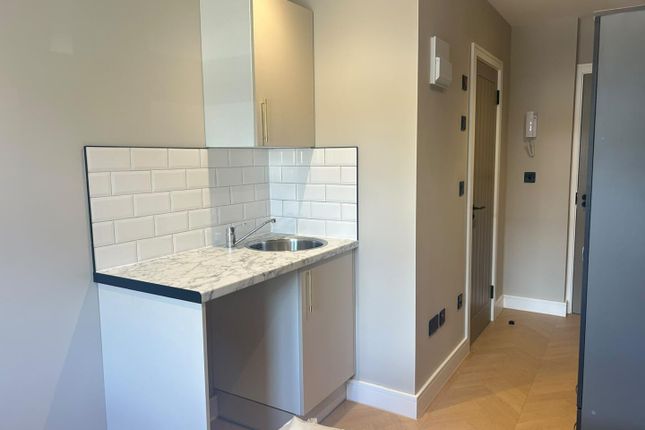Flat 1, Unit 1, 96 Torrington Drive, Potters Bar photo 4