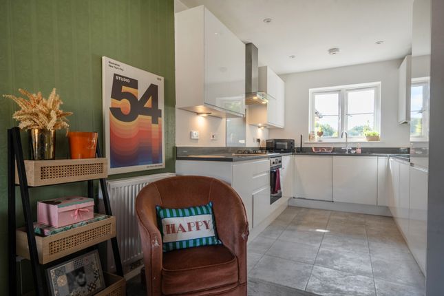 Flat 6 Iris Court,, Fearney Field Close, Chesham photo 2