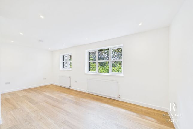 50 Chancellor Gardens, South Croydon photo 4