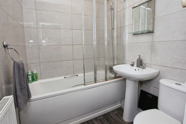 137, Watkins Square, CARDIFF photo 4