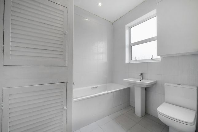 18, Blackshaw Road, London photo 4