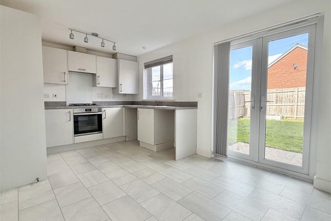 62, Wagtail Walk, Axminster photo 3