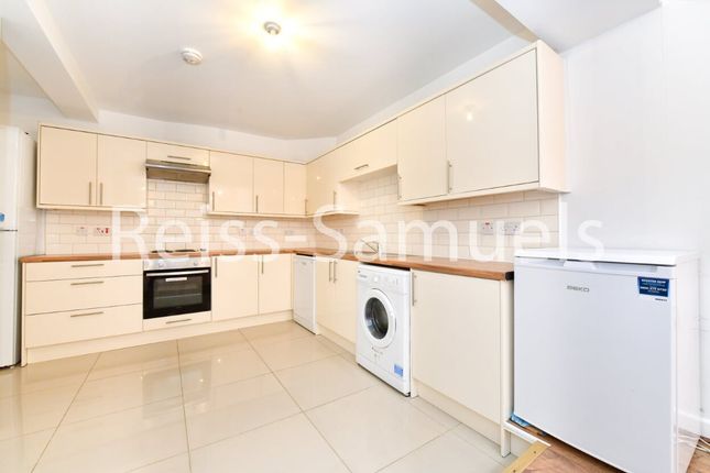 Town house to rent in Ferry Street, Isle Of Dogs, Docklands, London