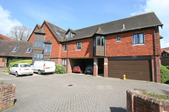 Thumbnail Flat for sale in Hylton Road, Petersfield, Hampshire