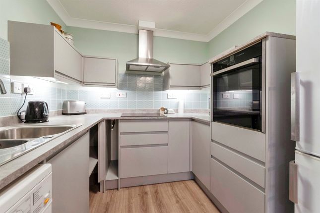 Flat for sale in Collingwood Court, Royston
