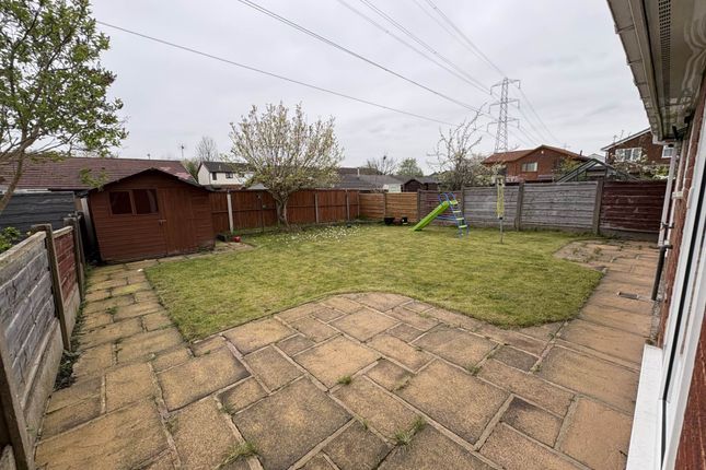 17, Cherrywood, Oldham photo 2