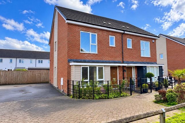 3-bed semi-detached on Appletree Close, Coalville, £250,000